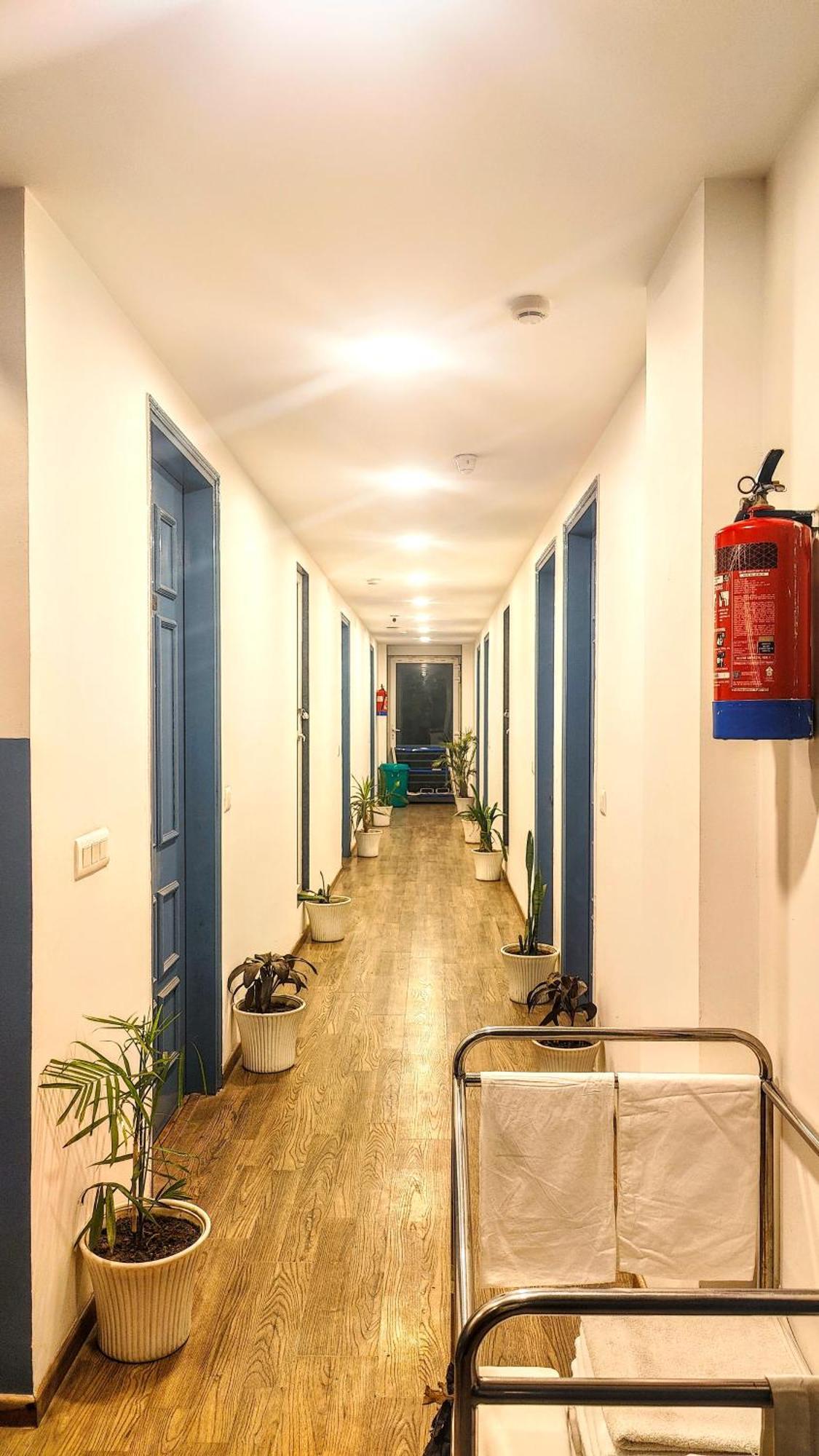 Hotel Mavens White Artemis Hospital Road Sector 52 Gurgaon Extérieur photo
