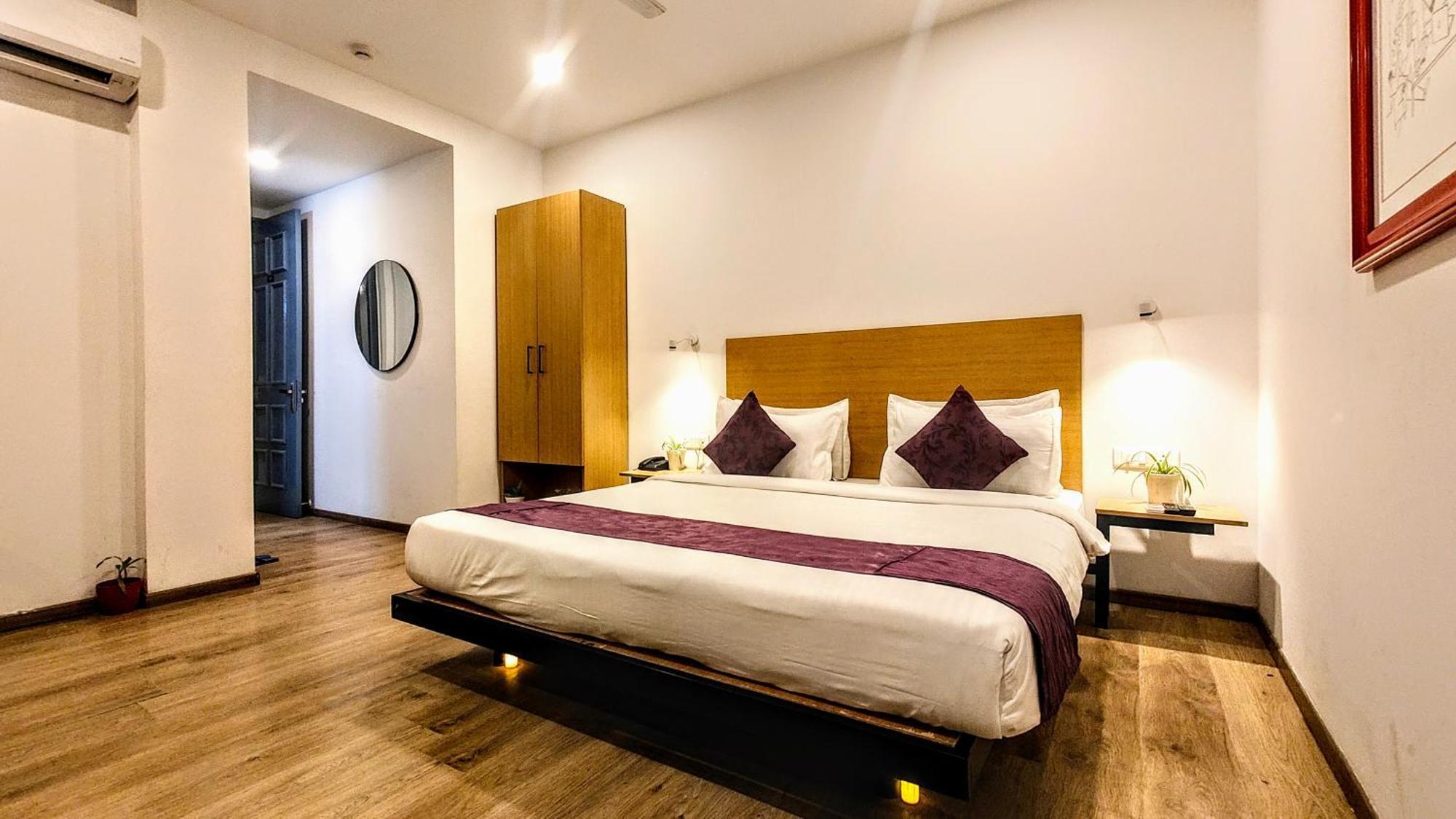 Hotel Mavens White Artemis Hospital Road Sector 52 Gurgaon Extérieur photo