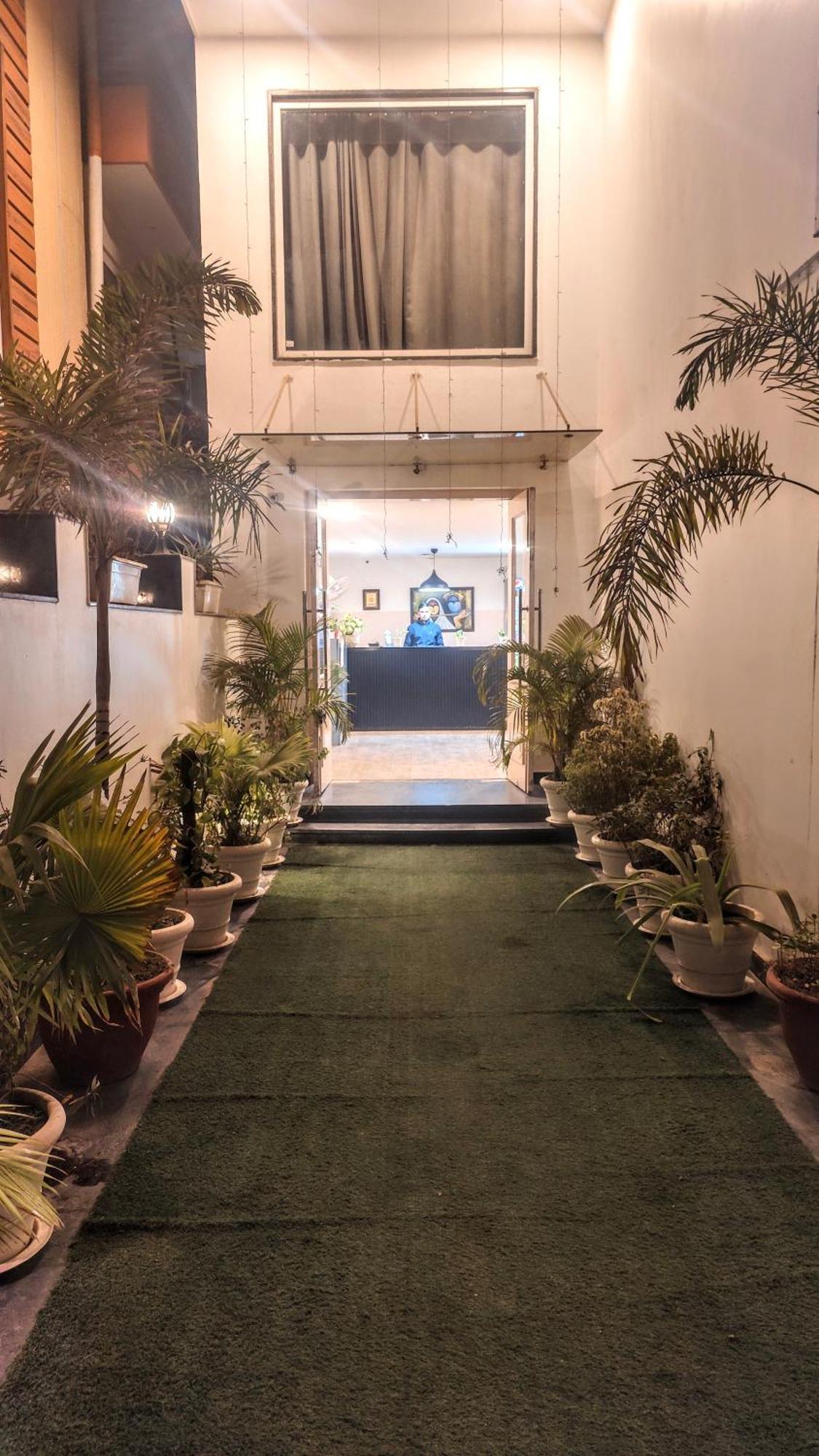 Hotel Mavens White Artemis Hospital Road Sector 52 Gurgaon Extérieur photo