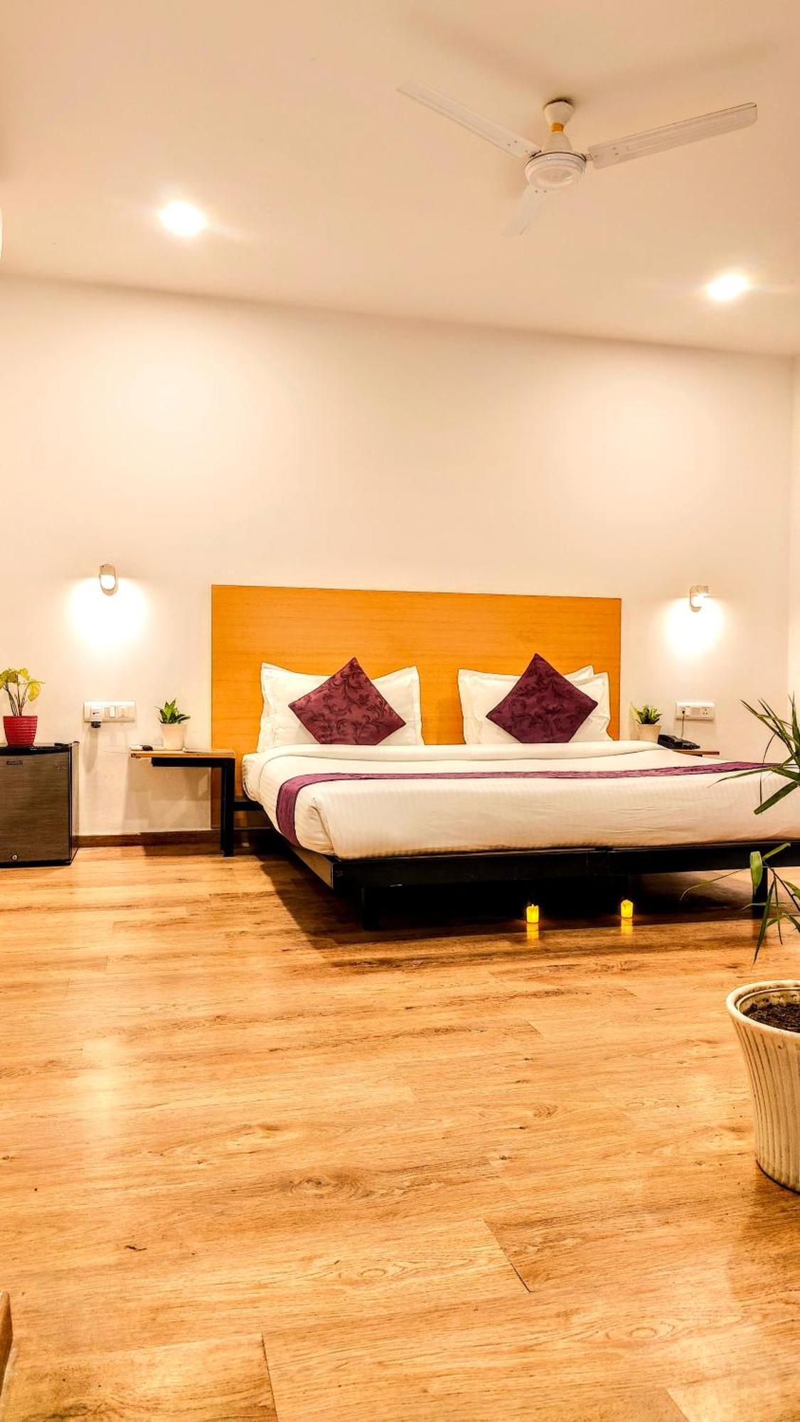 Hotel Mavens White Artemis Hospital Road Sector 52 Gurgaon Extérieur photo