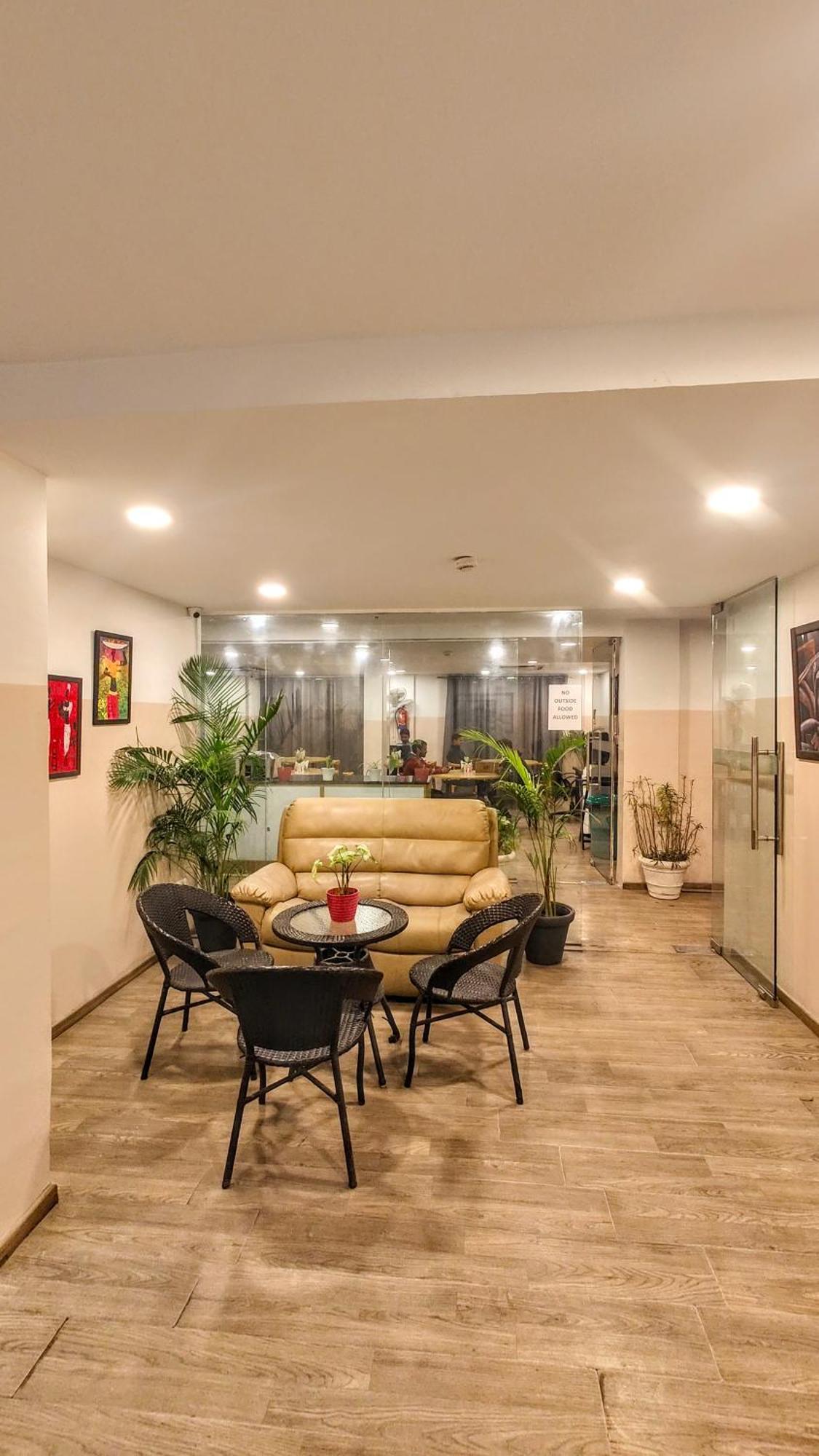 Hotel Mavens White Artemis Hospital Road Sector 52 Gurgaon Extérieur photo