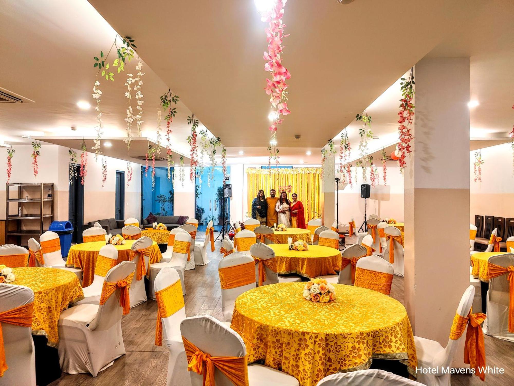 Hotel Mavens White Artemis Hospital Road Sector 52 Gurgaon Extérieur photo