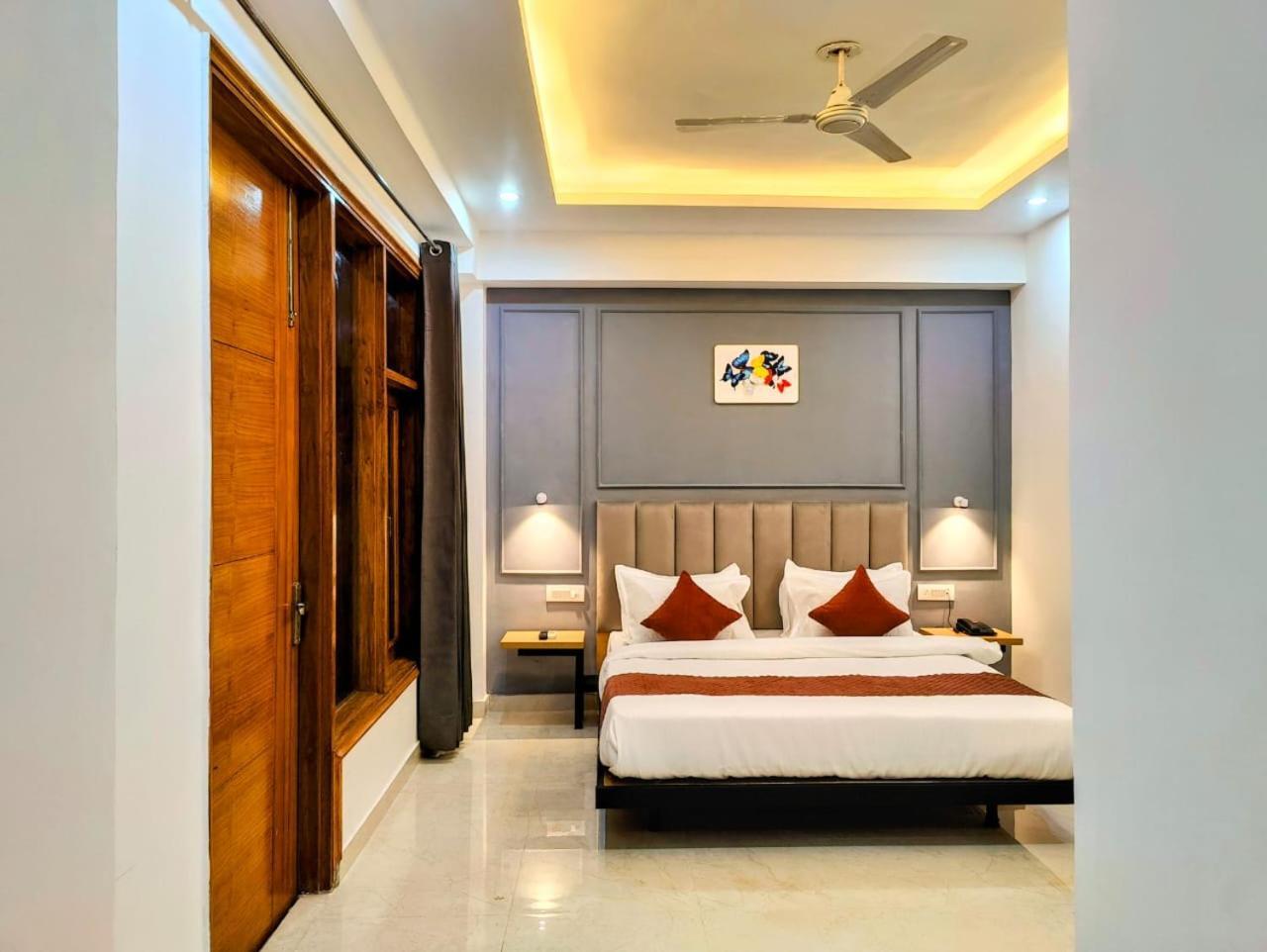 Hotel Mavens White Artemis Hospital Road Sector 52 Gurgaon Extérieur photo