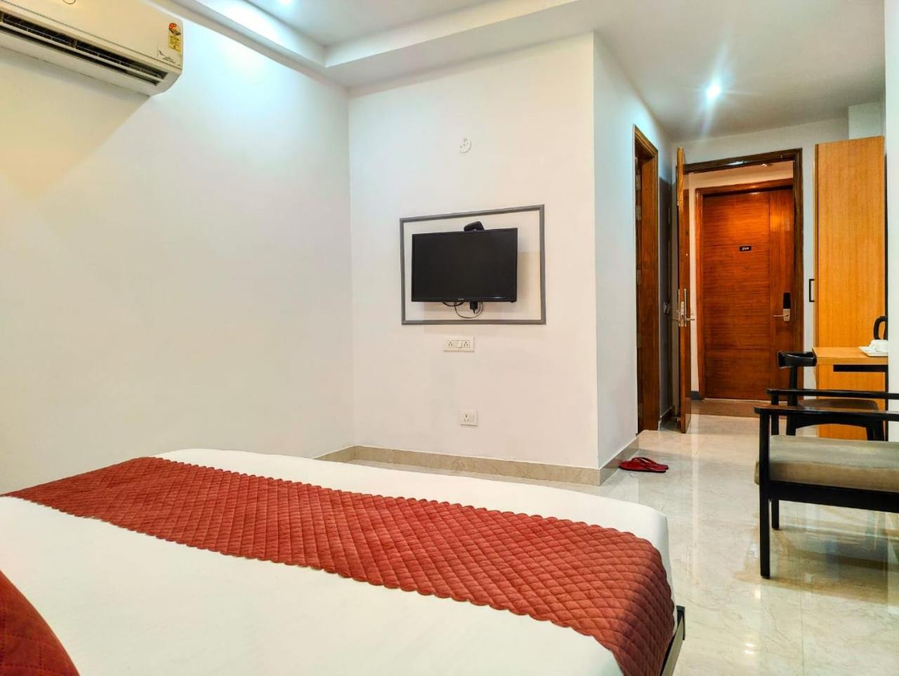 Hotel Mavens White Artemis Hospital Road Sector 52 Gurgaon Extérieur photo