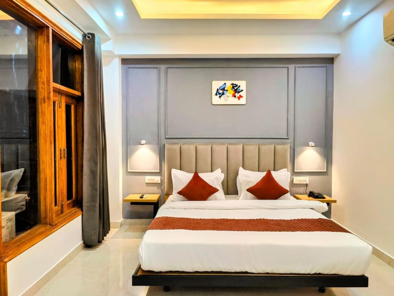 Hotel Mavens White Artemis Hospital Road Sector 52 Gurgaon Extérieur photo