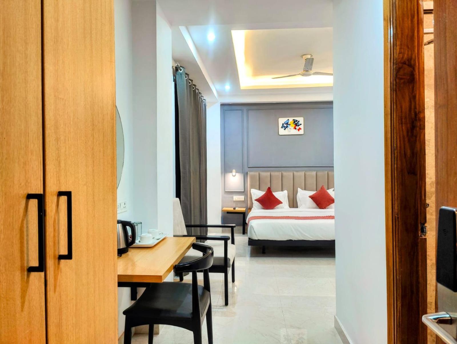 Hotel Mavens White Artemis Hospital Road Sector 52 Gurgaon Extérieur photo