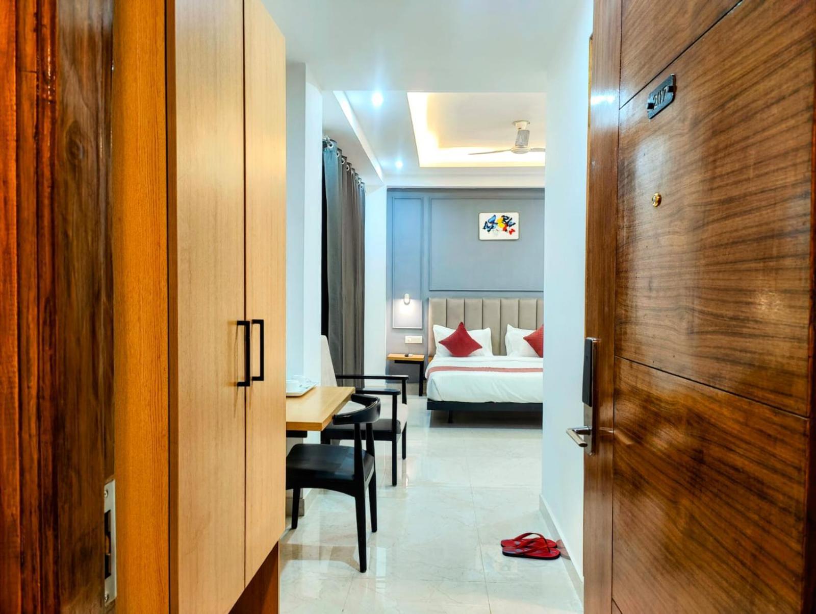 Hotel Mavens White Artemis Hospital Road Sector 52 Gurgaon Extérieur photo