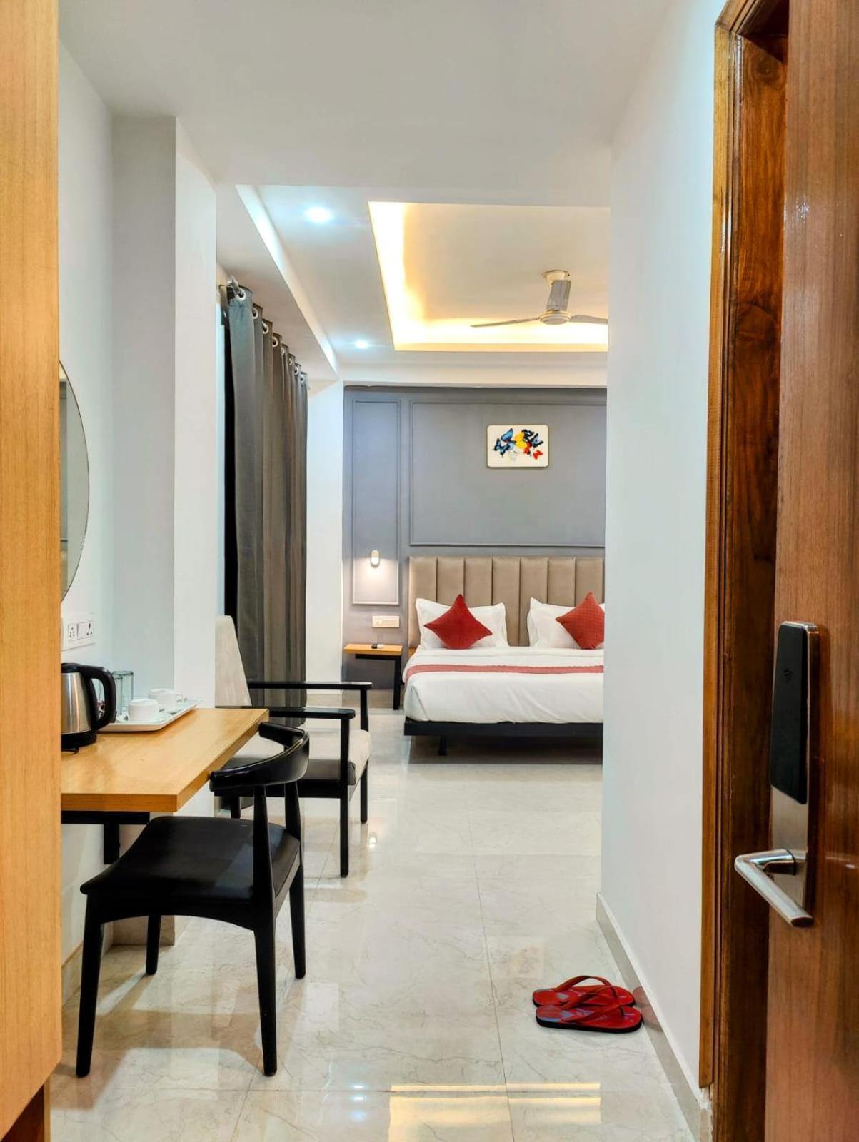 Hotel Mavens White Artemis Hospital Road Sector 52 Gurgaon Extérieur photo